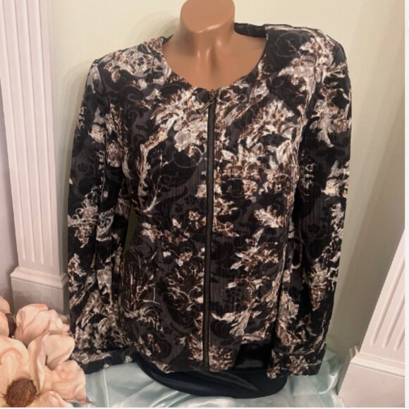 R Q T. Size S-M. Black brown white. Zip up. Corduroy Jacket. Long Sleeve. B123 - Picture 1 of 4